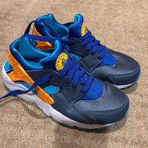 Nike huarache boys shoes